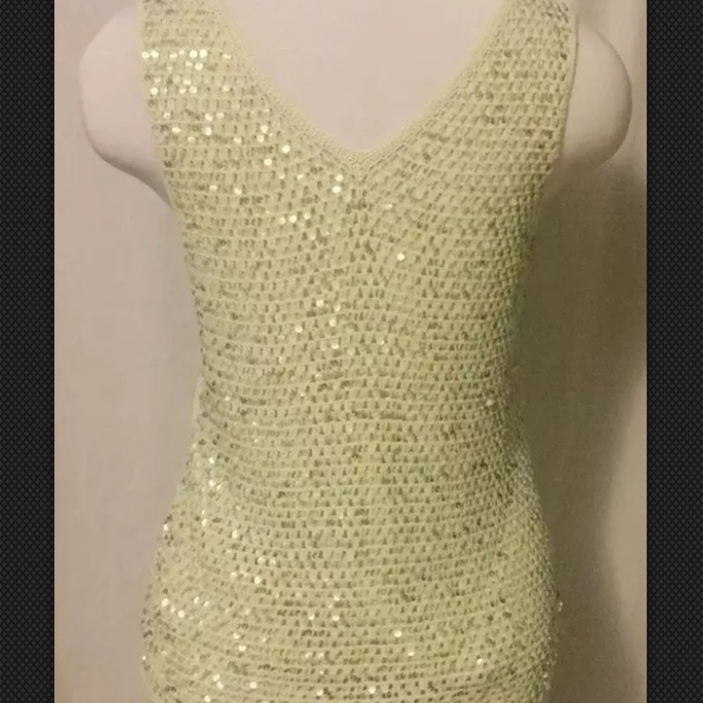 Women’s medium sleeveless v-neck blouse - Picture 5 of 7